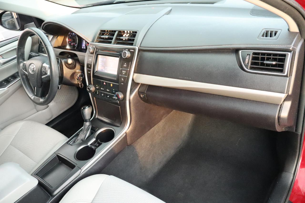 Toyota Camry 4dr Sdn I4 Auto SE w/Special Edition Pkg (Natl) 2016
