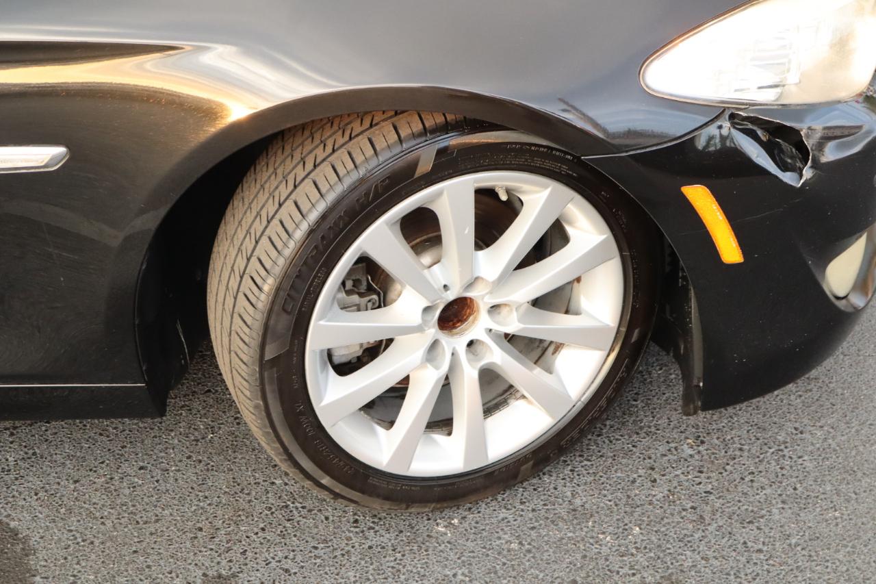 BMW 5 Series 4dr Sdn 528i RWD 2011