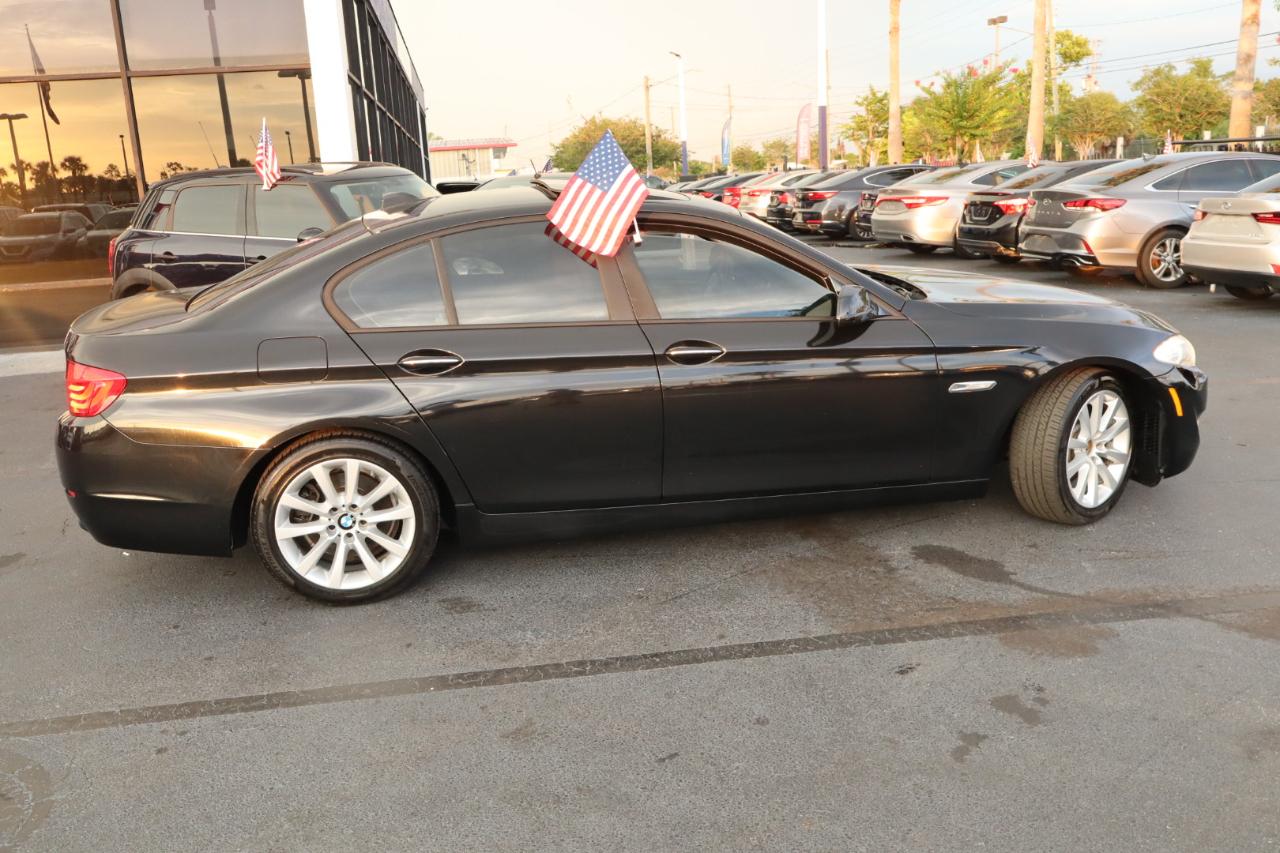 BMW 5 Series 4dr Sdn 528i RWD 2011