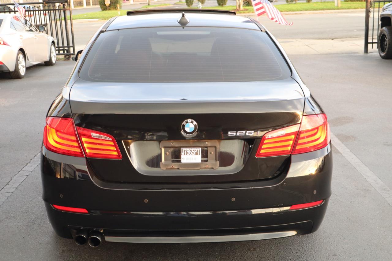 BMW 5 Series 4dr Sdn 528i RWD 2011