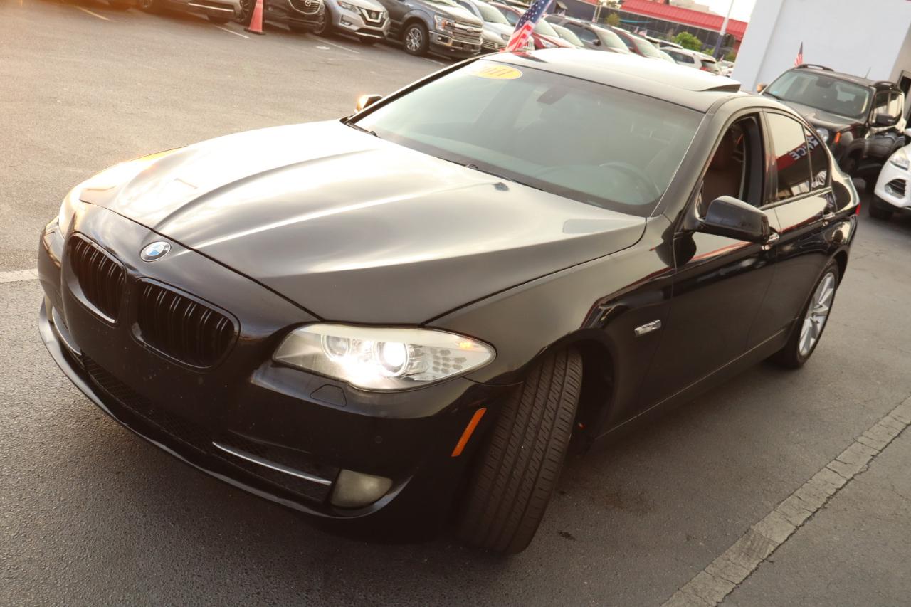 BMW 5 Series 4dr Sdn 528i RWD 2011