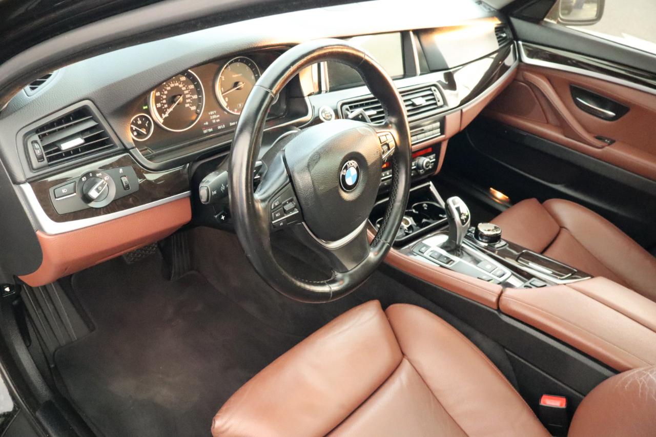 BMW 5 Series 4dr Sdn 528i RWD 2011