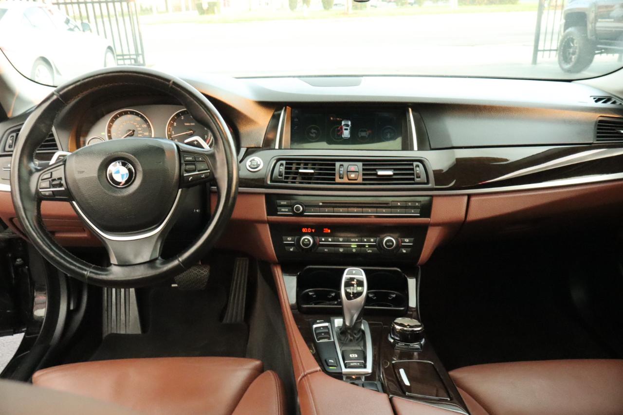 BMW 5 Series 4dr Sdn 528i RWD 2011