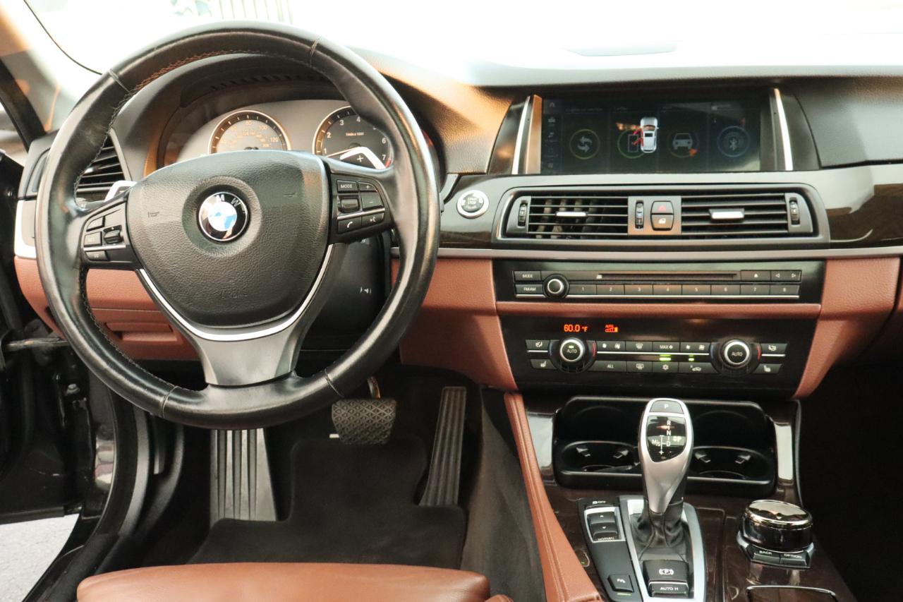 BMW 5 Series 4dr Sdn 528i RWD 2011
