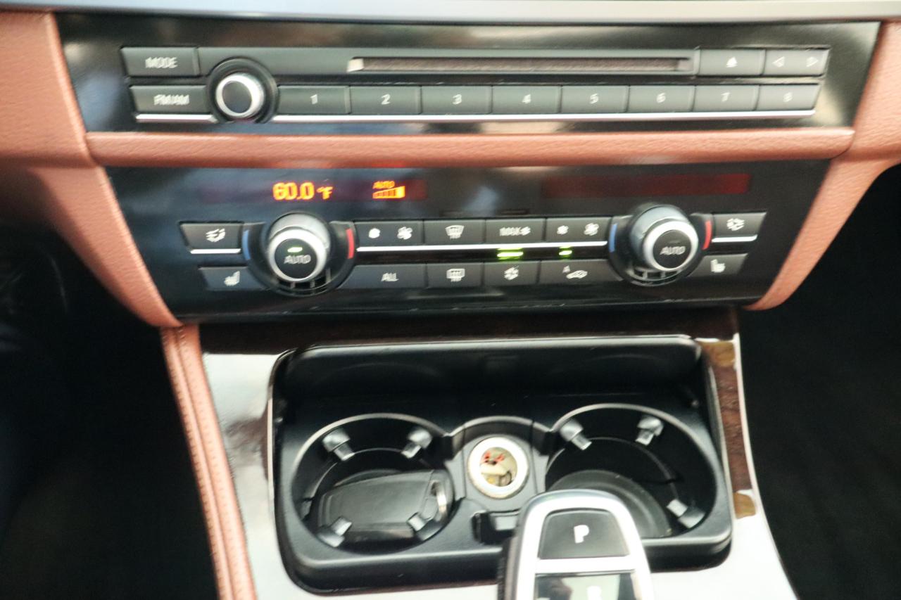 BMW 5 Series 4dr Sdn 528i RWD 2011