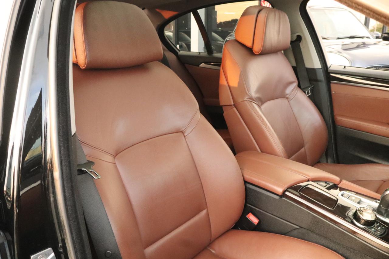 BMW 5 Series 4dr Sdn 528i RWD 2011