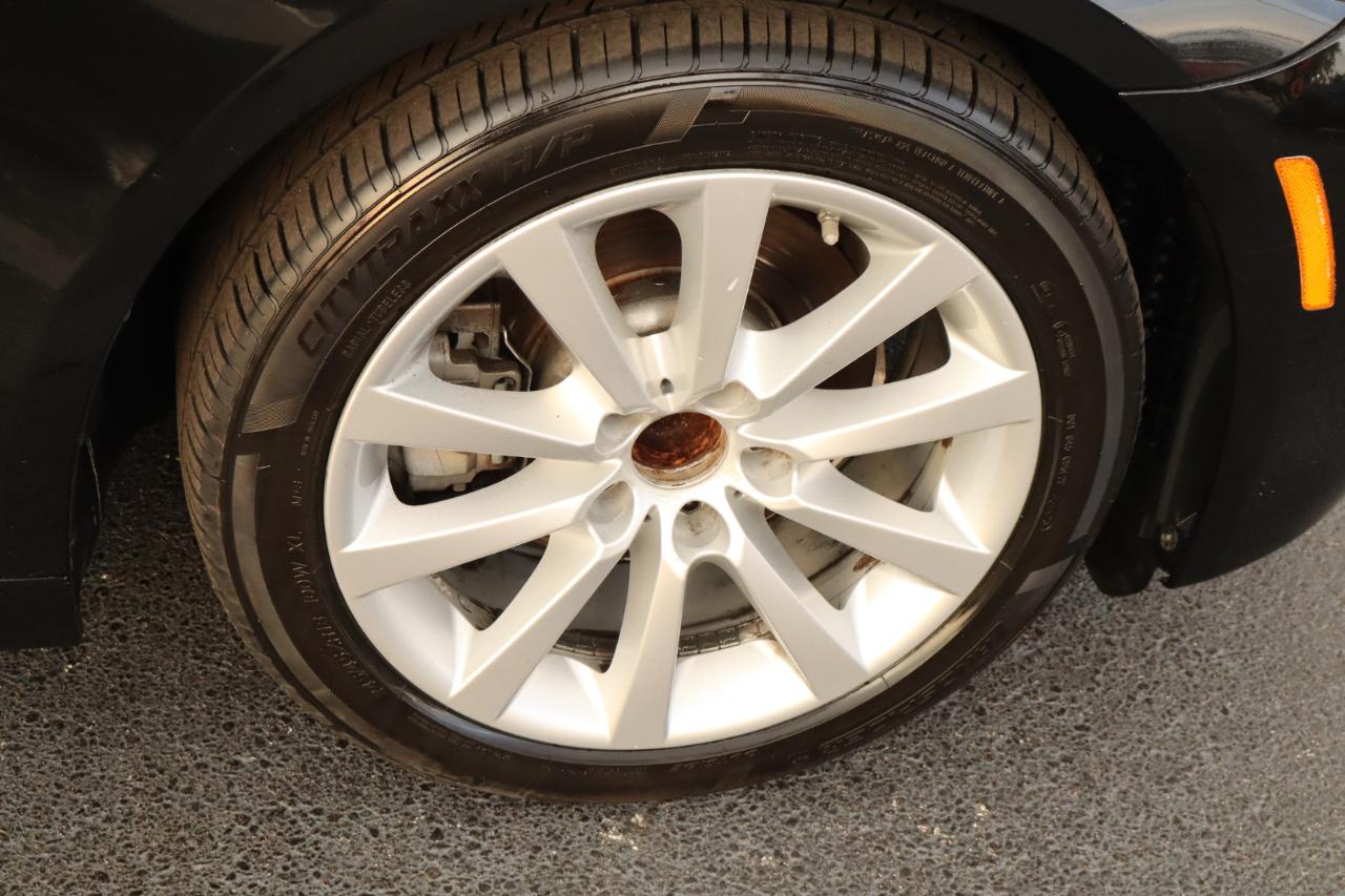 BMW 5 Series 4dr Sdn 528i RWD 2011