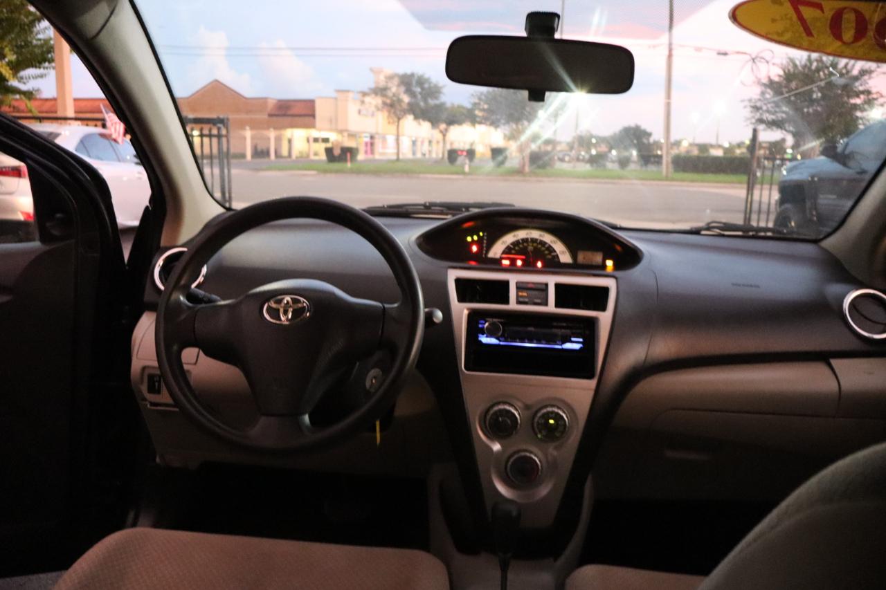 Toyota Yaris 4dr Sdn Auto Base (Natl) 2007