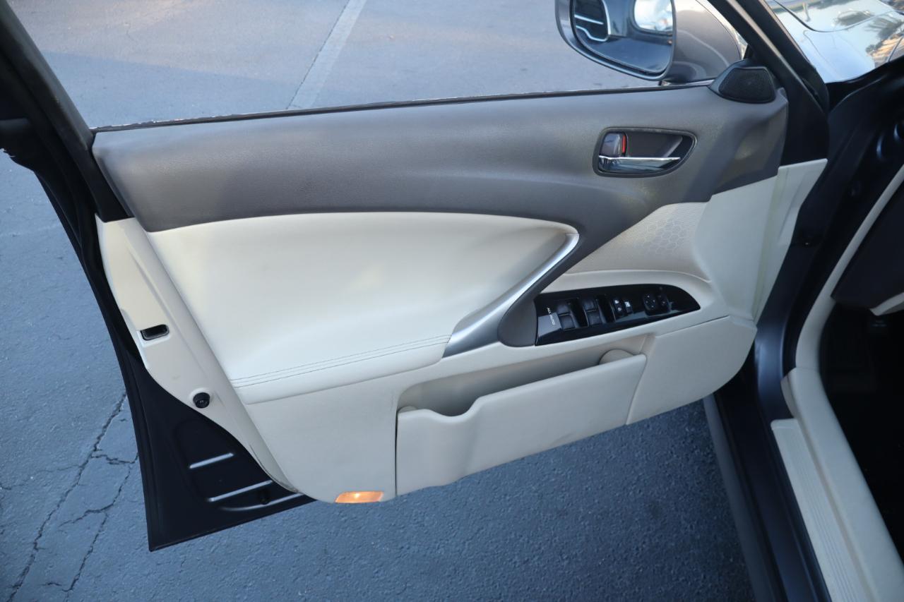 Lexus IS 250 4dr Sport Sdn RWD 2012