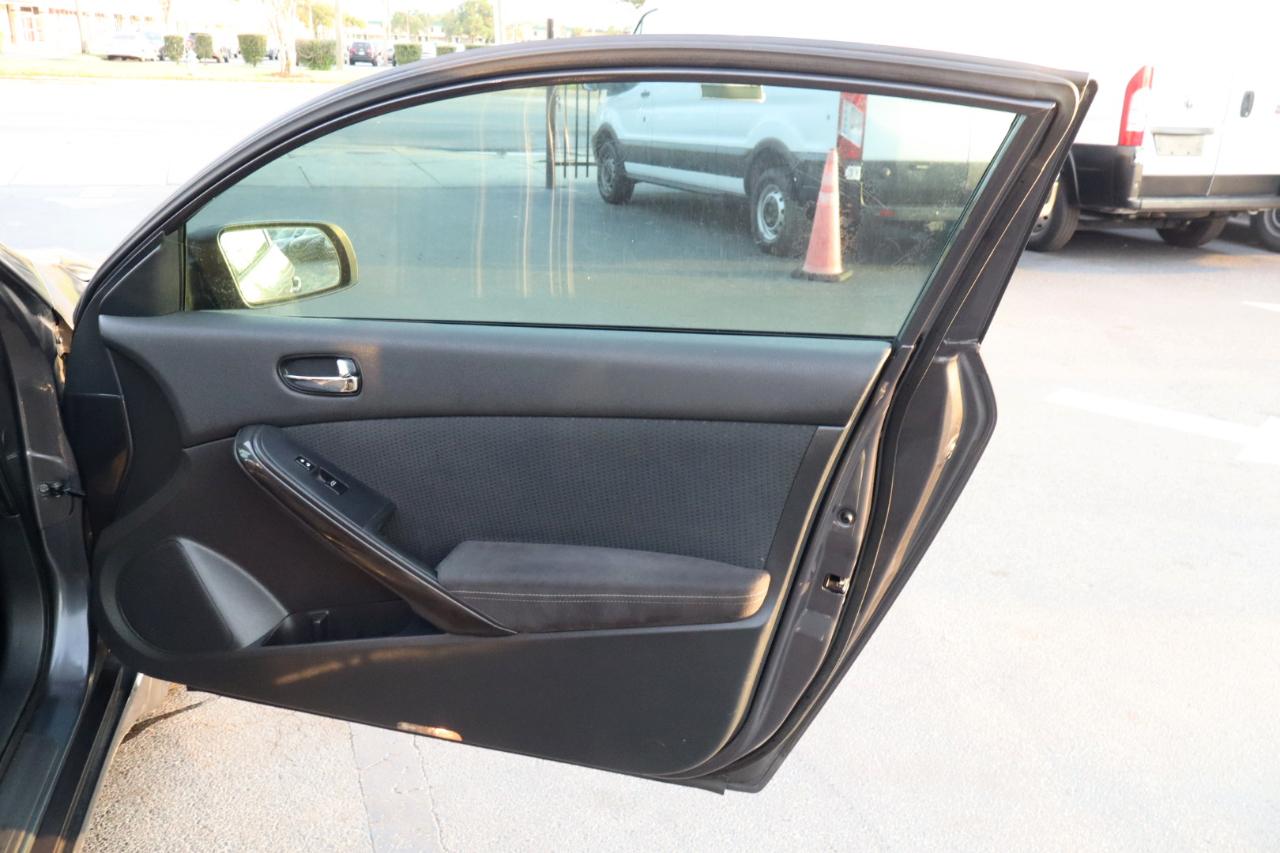 Nissan Altima 2dr Cpe I4 CVT 2.5 S 2012