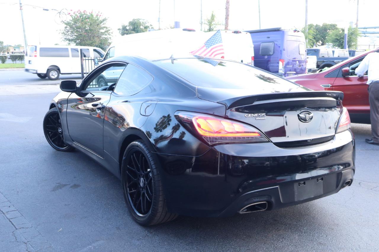 Hyundai Genesis Coupe 2dr I4 2.0T Auto 2012