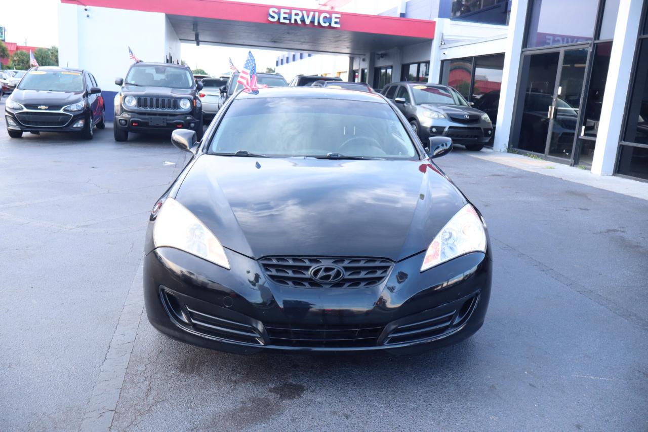 Hyundai Genesis Coupe 2dr I4 2.0T Auto 2012