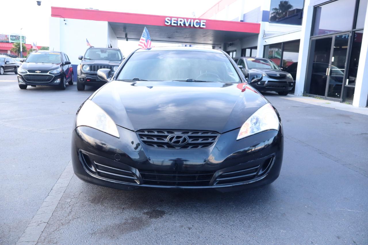 Hyundai Genesis Coupe 2dr I4 2.0T Auto 2012