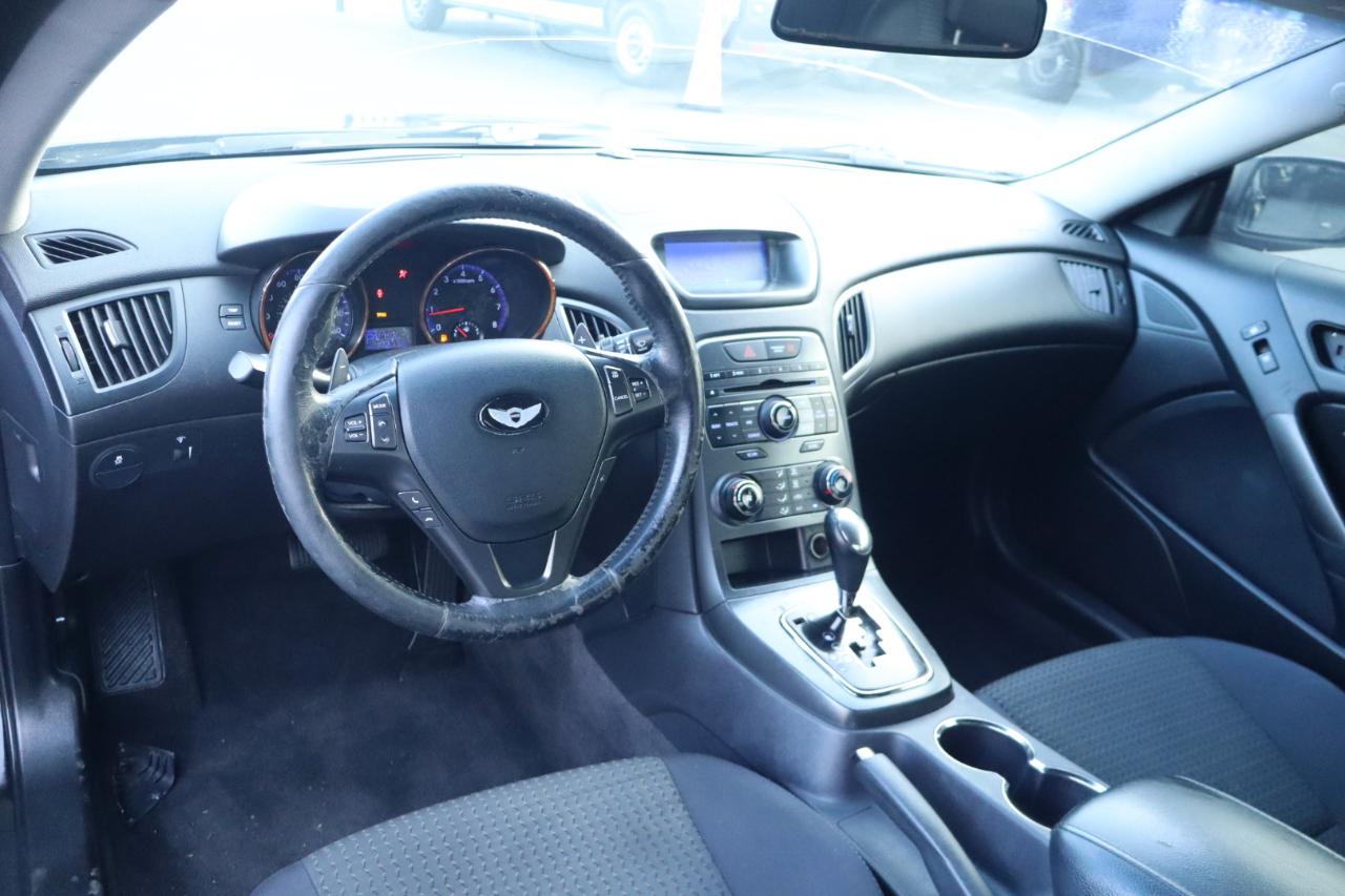Hyundai Genesis Coupe 2dr I4 2.0T Auto 2012