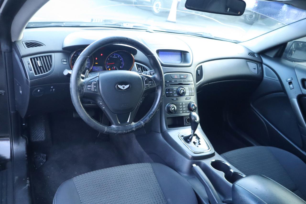 Hyundai Genesis Coupe 2dr I4 2.0T Auto 2012