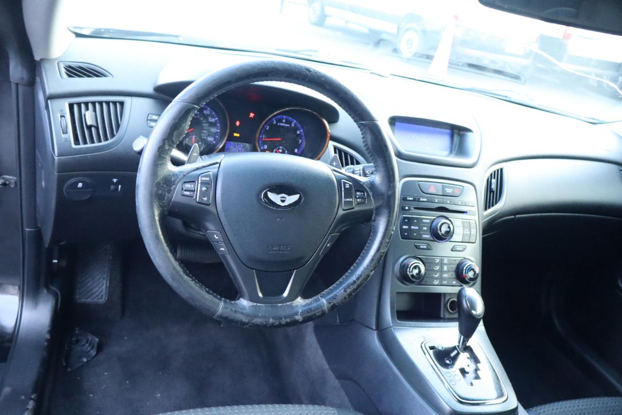 Hyundai Genesis Coupe 2dr I4 2.0T Auto 2012