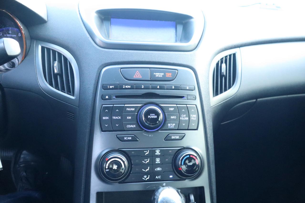 Hyundai Genesis Coupe 2dr I4 2.0T Auto 2012