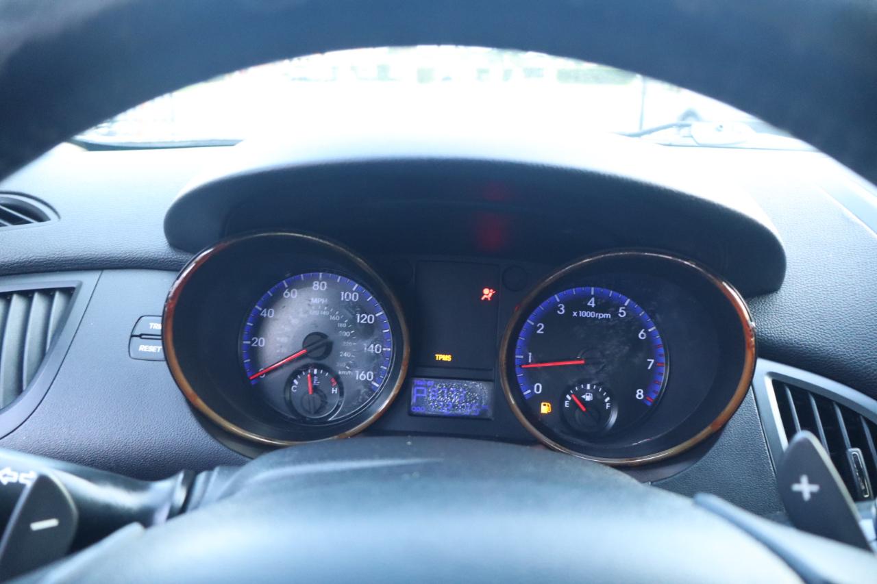 Hyundai Genesis Coupe 2dr I4 2.0T Auto 2012