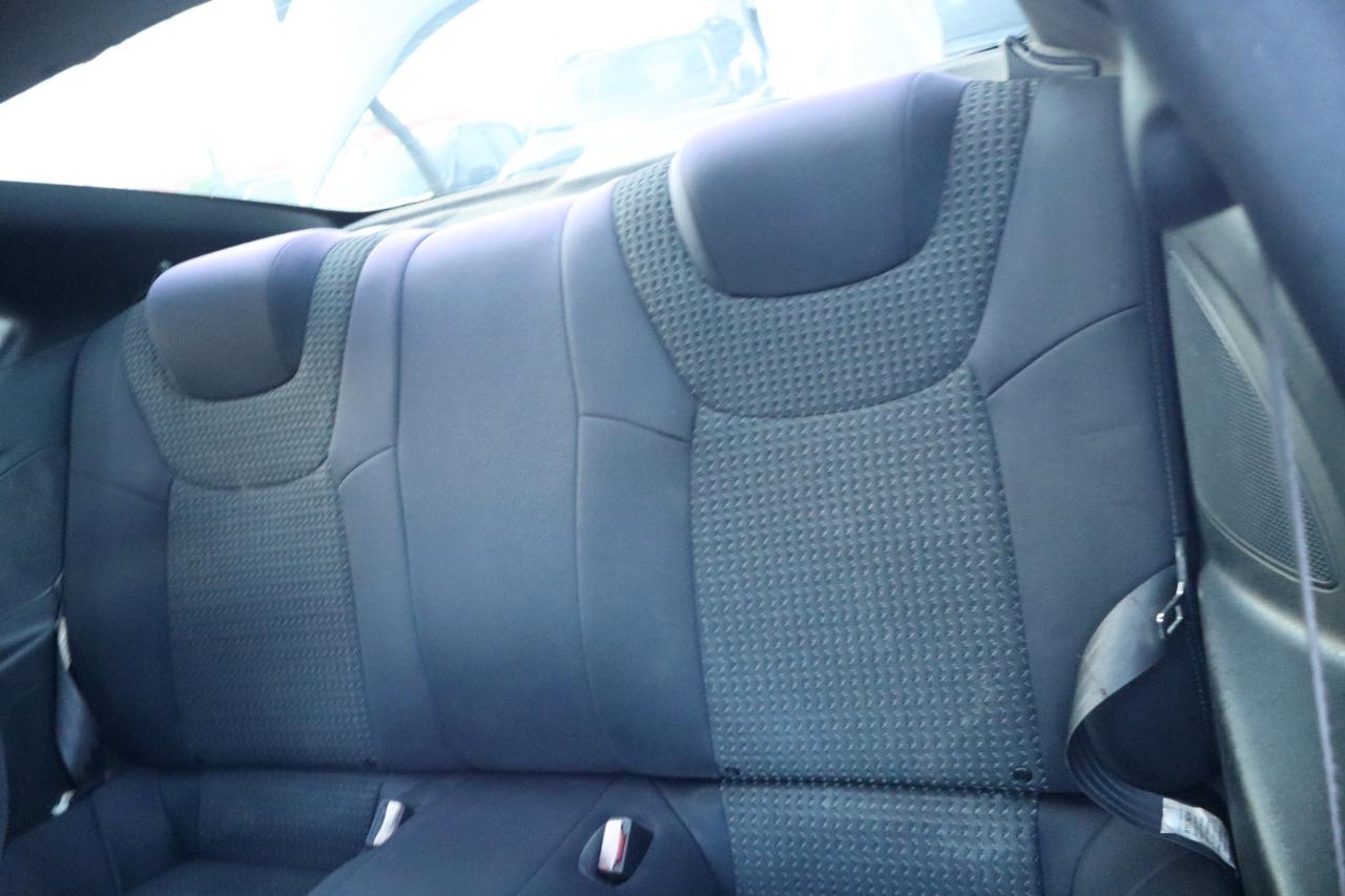 Hyundai Genesis Coupe 2dr I4 2.0T Auto 2012