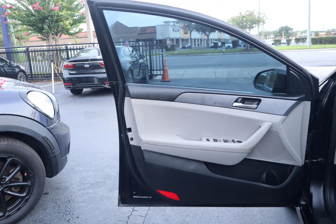 Hyundai Sonata SE 2.4L 2018