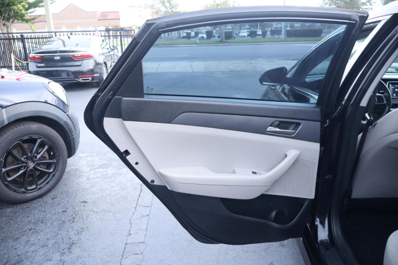 Hyundai Sonata SE 2.4L 2018
