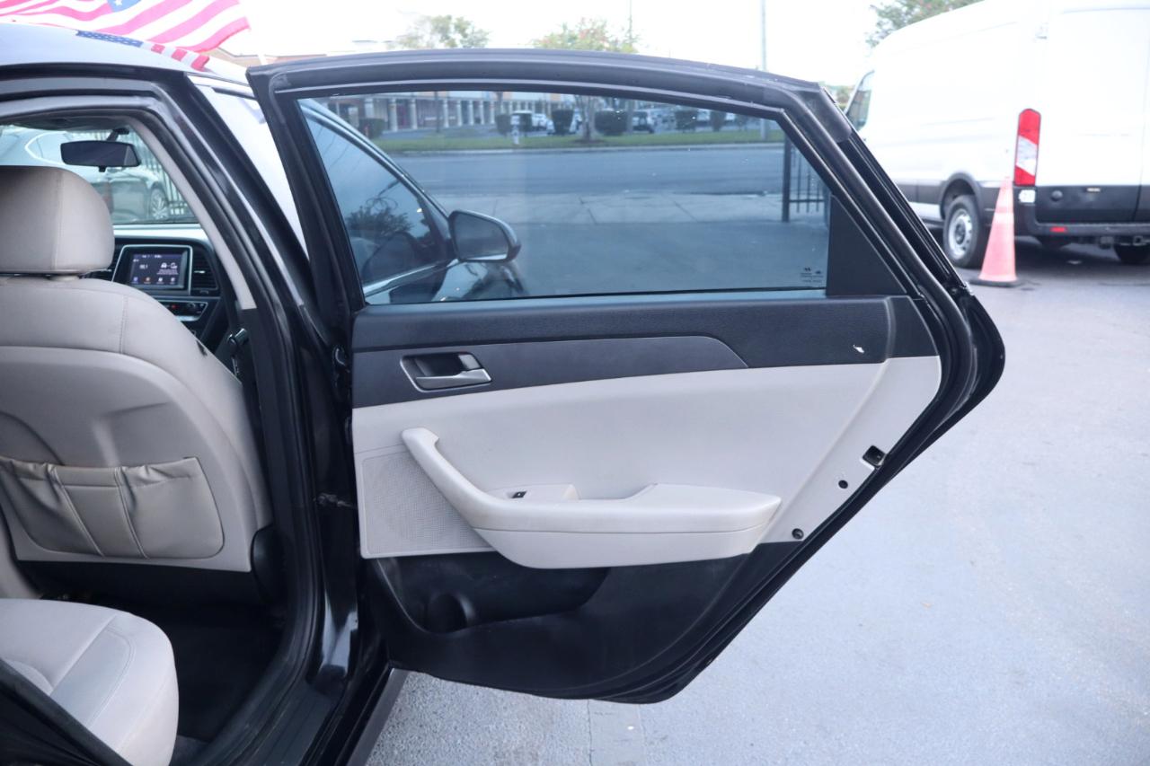 Hyundai Sonata SE 2.4L 2018