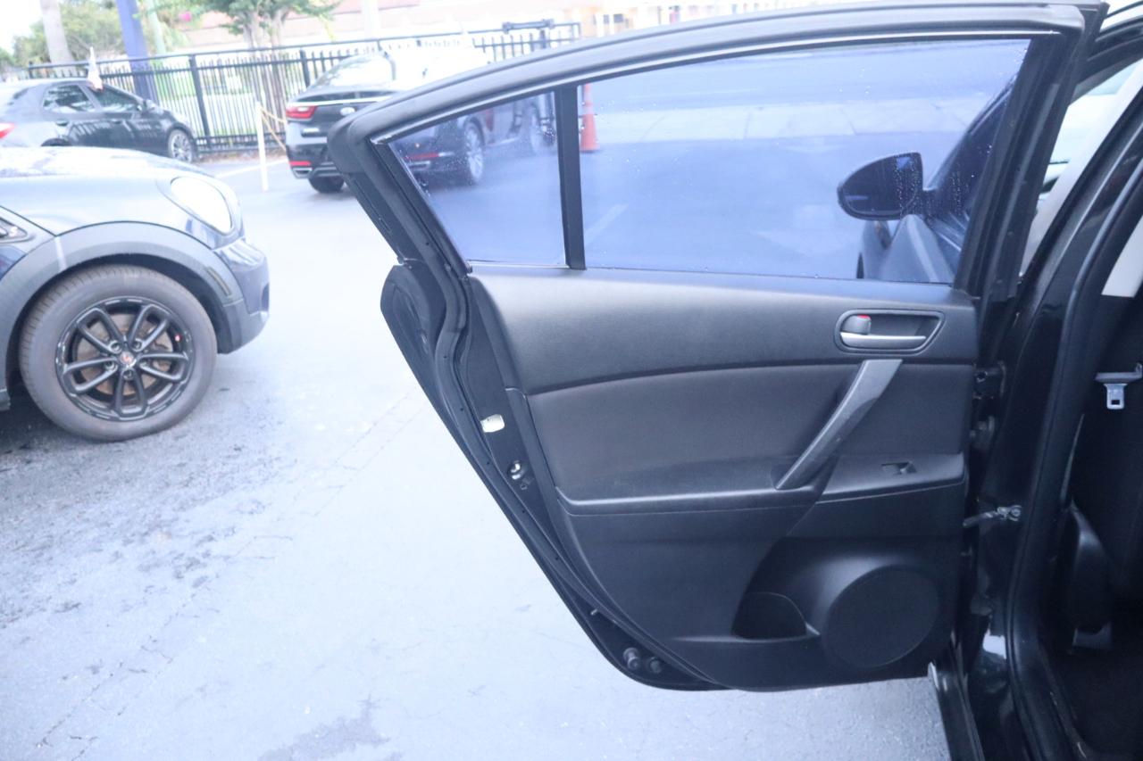 Mazda MAZDA3 4dr Sdn Auto i Touring 2011