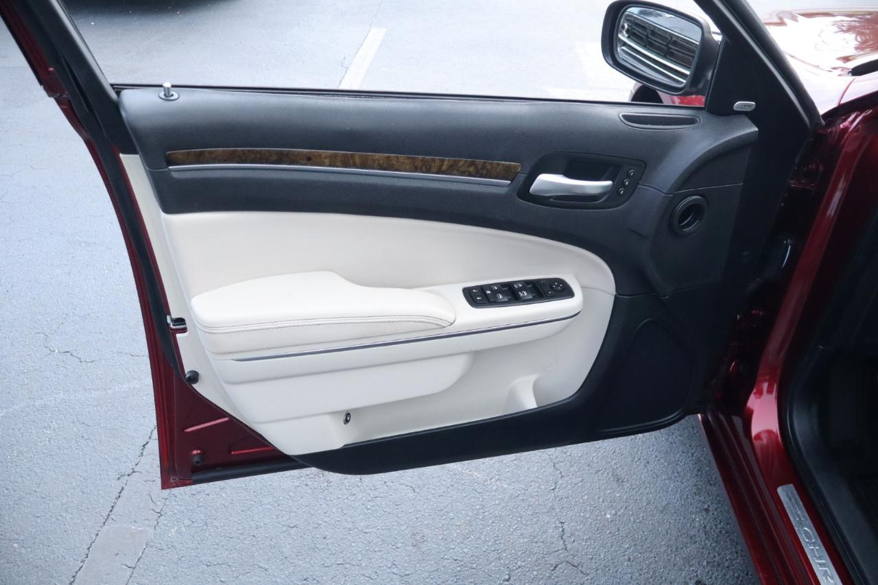 Chrysler 300 4dr Sdn 300C SRT8 2016