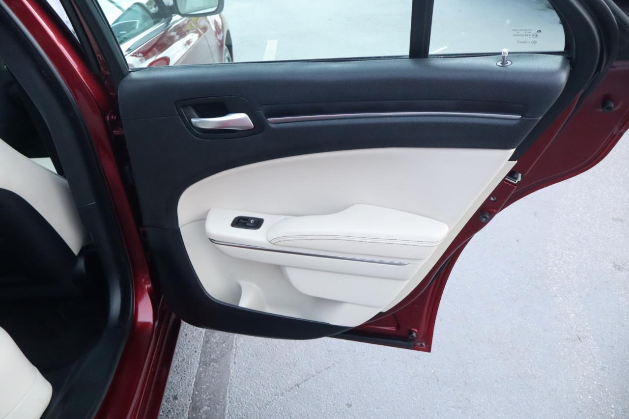 Chrysler 300 4dr Sdn 300C SRT8 2016