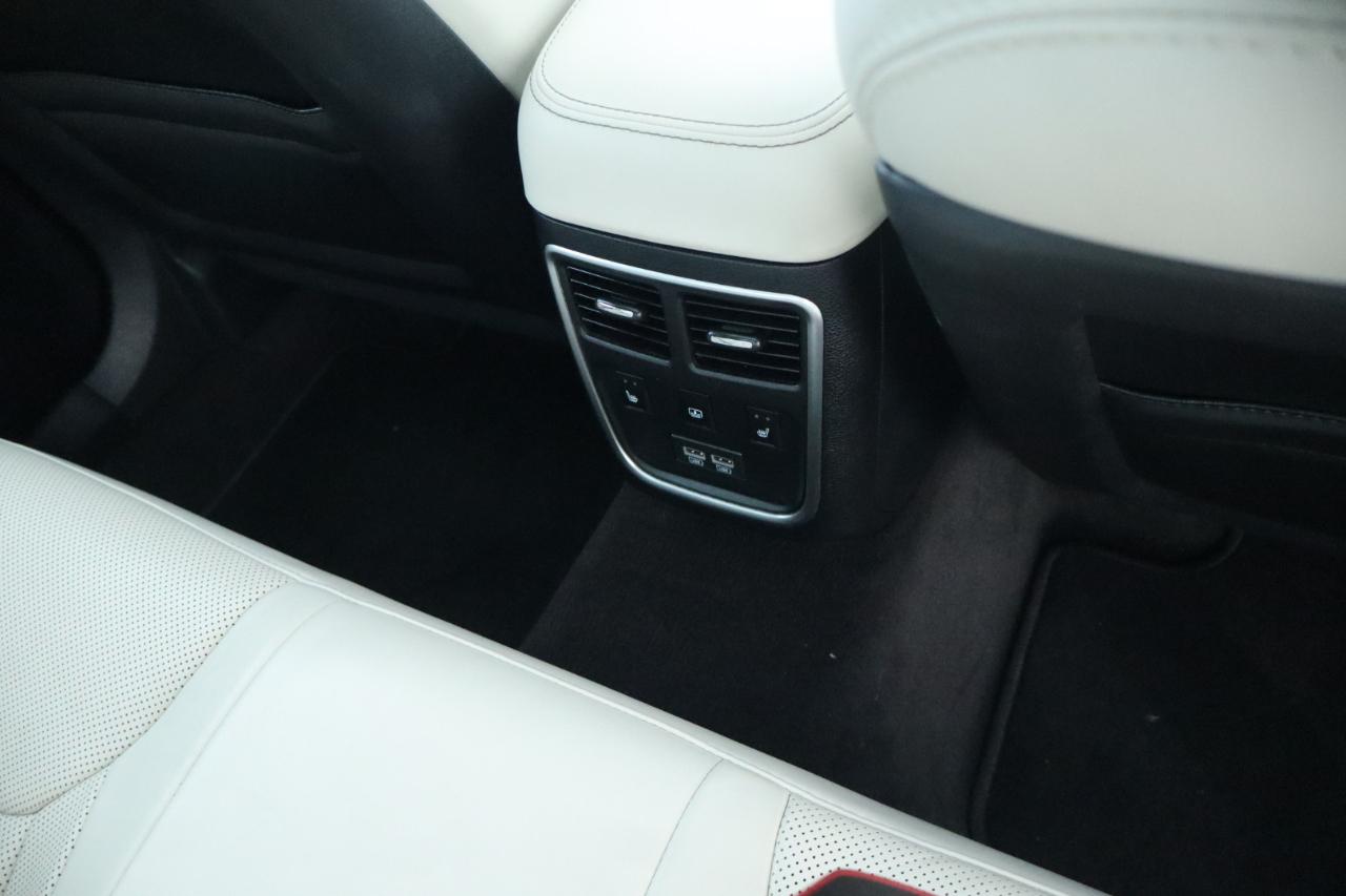 Chrysler 300 4dr Sdn 300C SRT8 2016