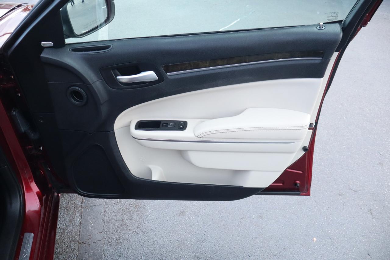 Chrysler 300 4dr Sdn 300C SRT8 2016