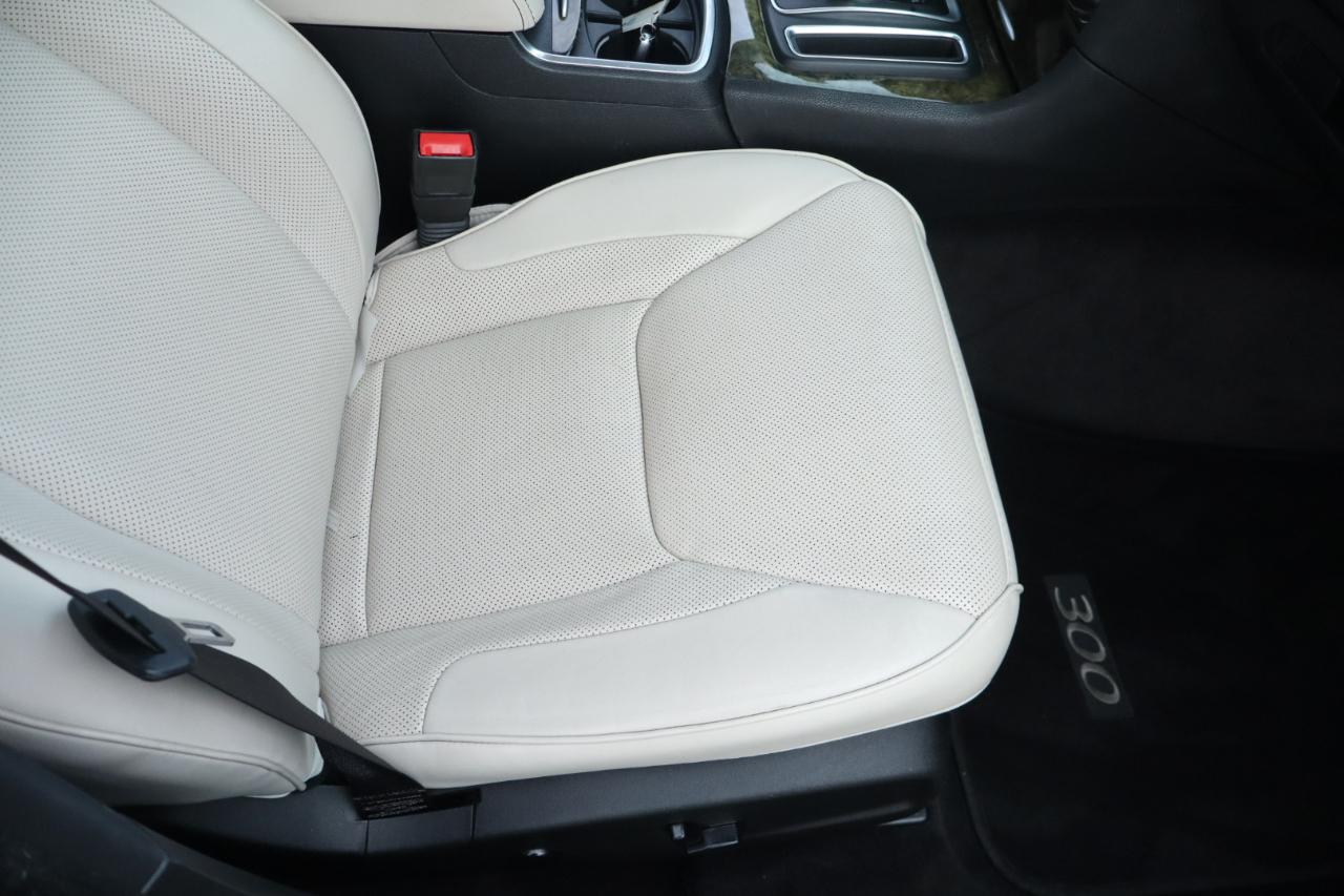 Chrysler 300 4dr Sdn 300C SRT8 2016
