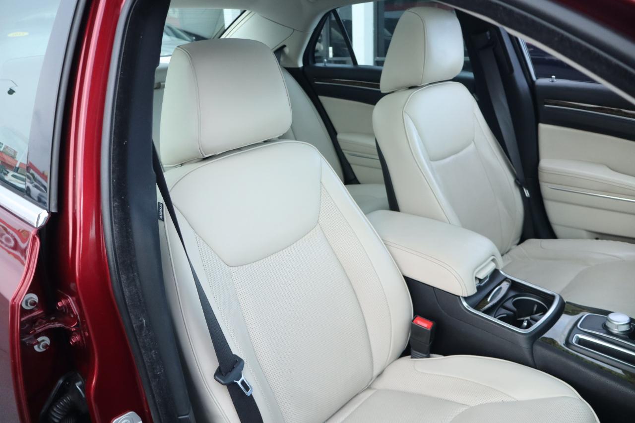 Chrysler 300 4dr Sdn 300C SRT8 2016