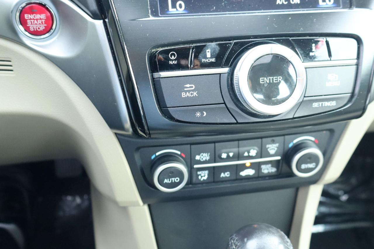 Acura ILX 4dr Sdn w/Technology Plus Pkg 2016