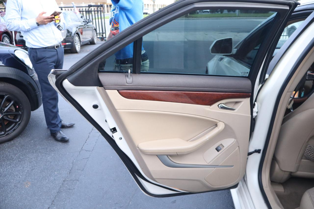 Cadillac CTS Sedan 4dr Sdn 3.0L Luxury RWD 2010