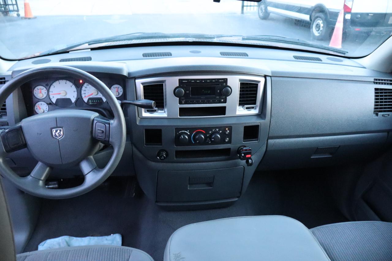 Dodge Ram 1500 2WD Quad Cab 140.5" SLT 2007