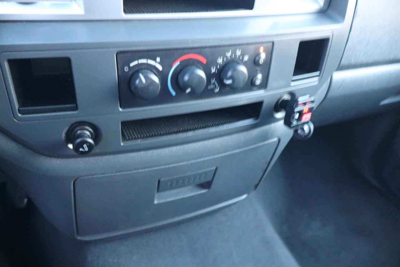Dodge Ram 1500 2WD Quad Cab 140.5" SLT 2007