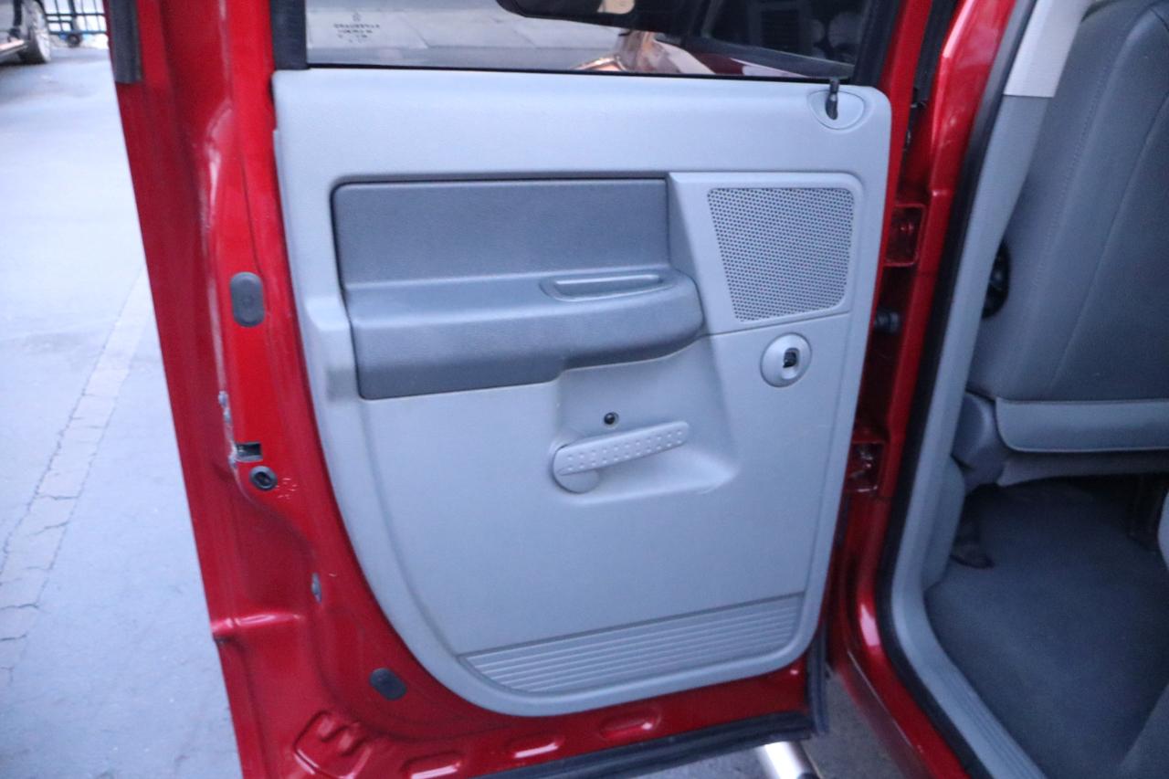 Dodge Ram 1500 2WD Quad Cab 140.5" SLT 2007