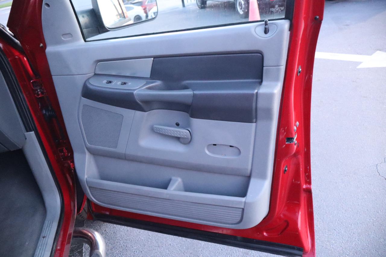 Dodge Ram 1500 2WD Quad Cab 140.5" SLT 2007