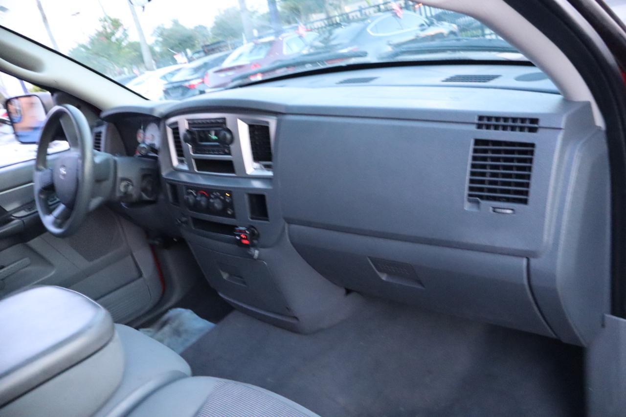 Dodge Ram 1500 2WD Quad Cab 140.5" SLT 2007