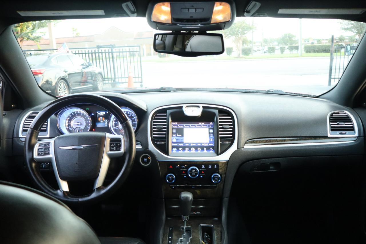 Chrysler 300 4dr Sdn 300C AWD 2014