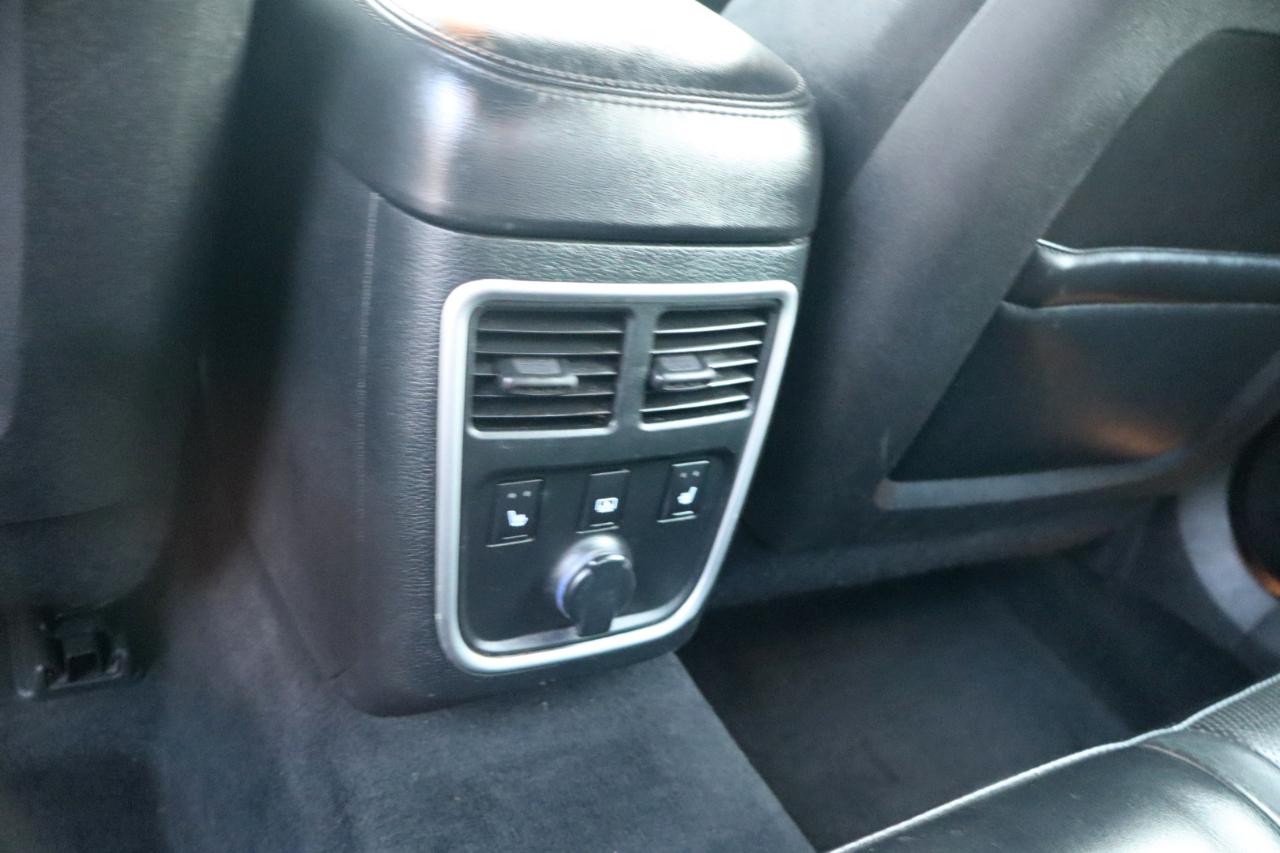 Chrysler 300 4dr Sdn 300C AWD 2014