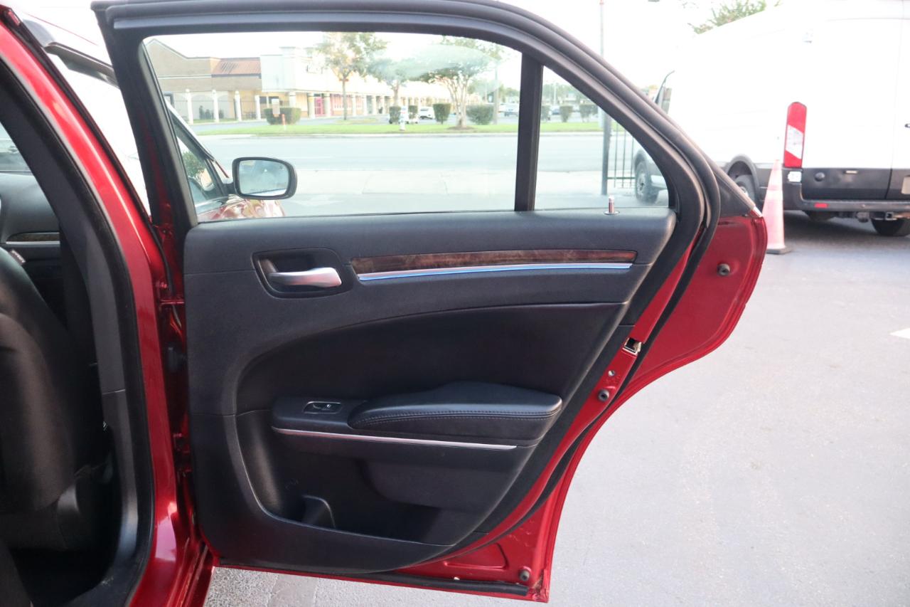 Chrysler 300 4dr Sdn 300C AWD 2014