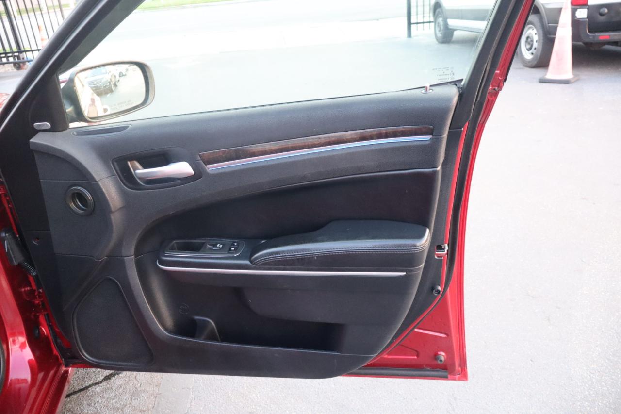 Chrysler 300 4dr Sdn 300C AWD 2014