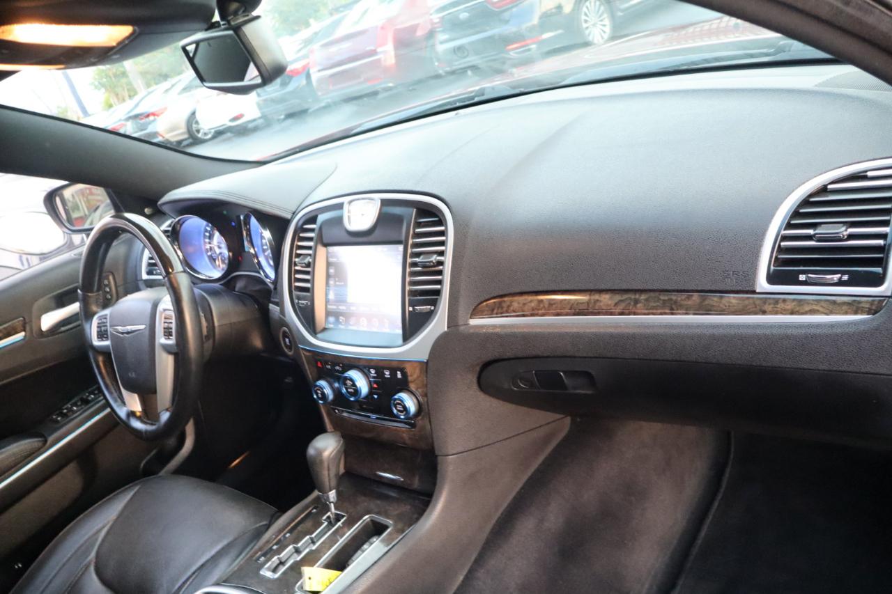 Chrysler 300 4dr Sdn 300C AWD 2014