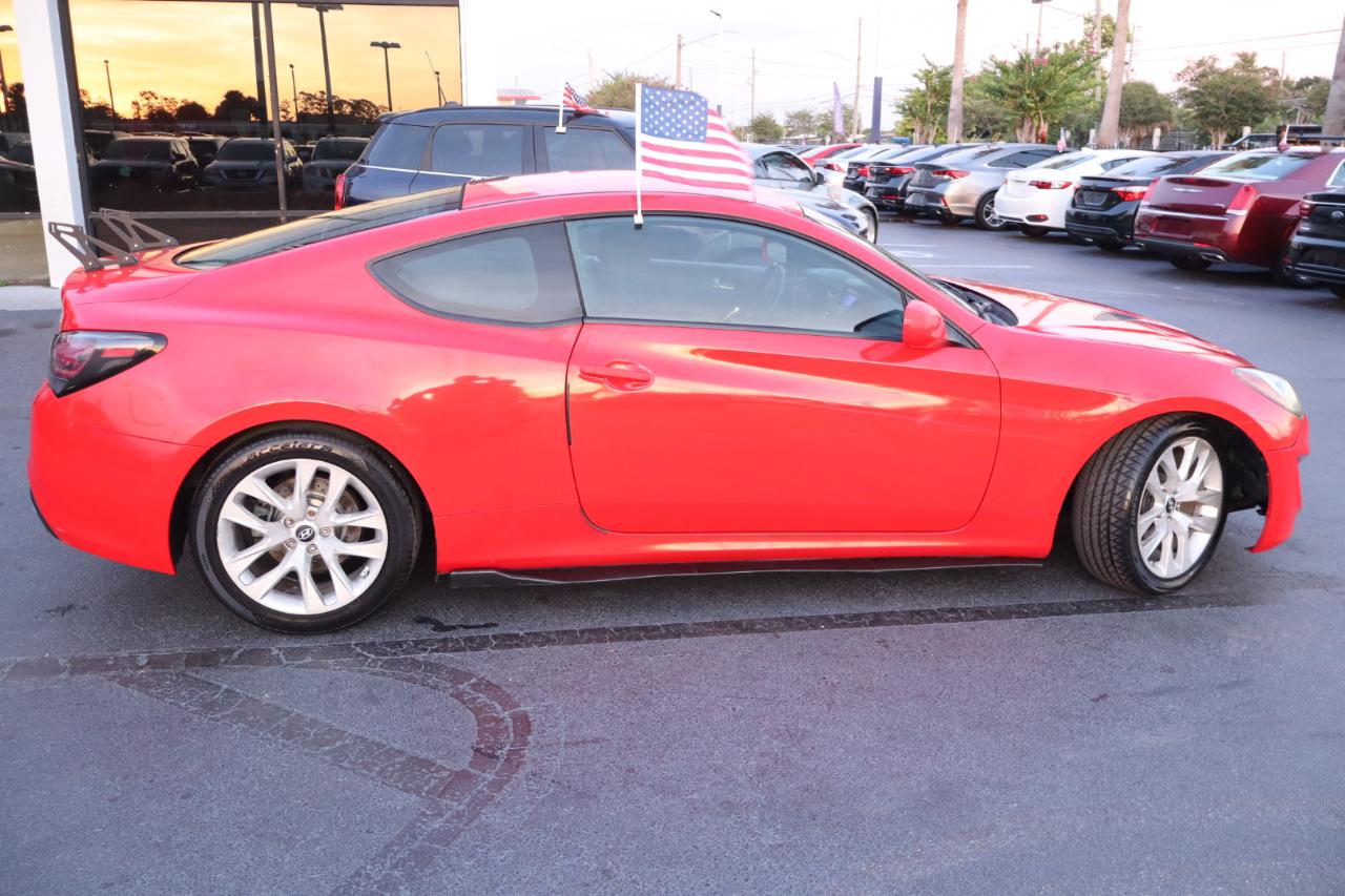 Hyundai Genesis Coupe 2dr I4 2.0T Man 2013