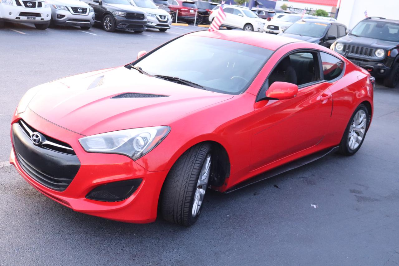 Hyundai Genesis Coupe 2dr I4 2.0T Man 2013