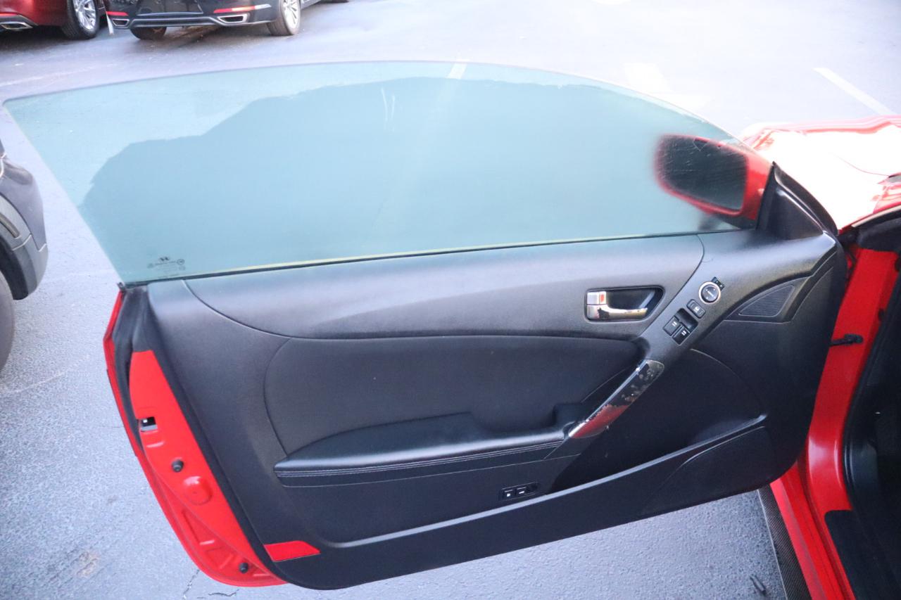 Hyundai Genesis Coupe 2dr I4 2.0T Man 2013