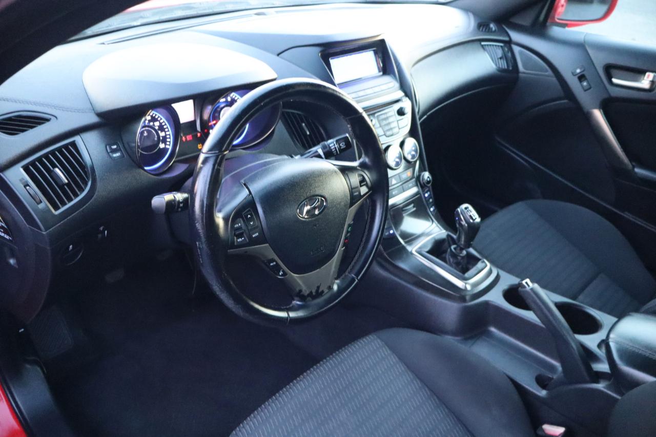 Hyundai Genesis Coupe 2dr I4 2.0T Man 2013