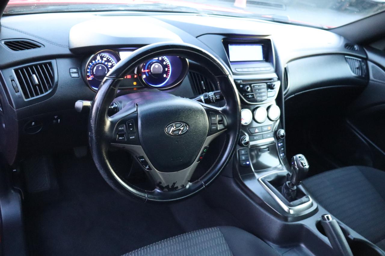 Hyundai Genesis Coupe 2dr I4 2.0T Man 2013